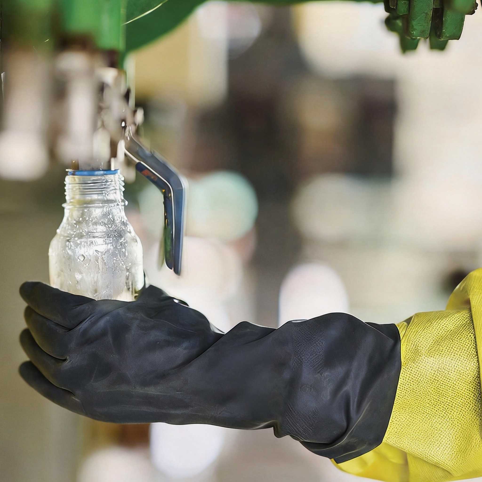 Cleaning Welwork Chemical Proof Gloves